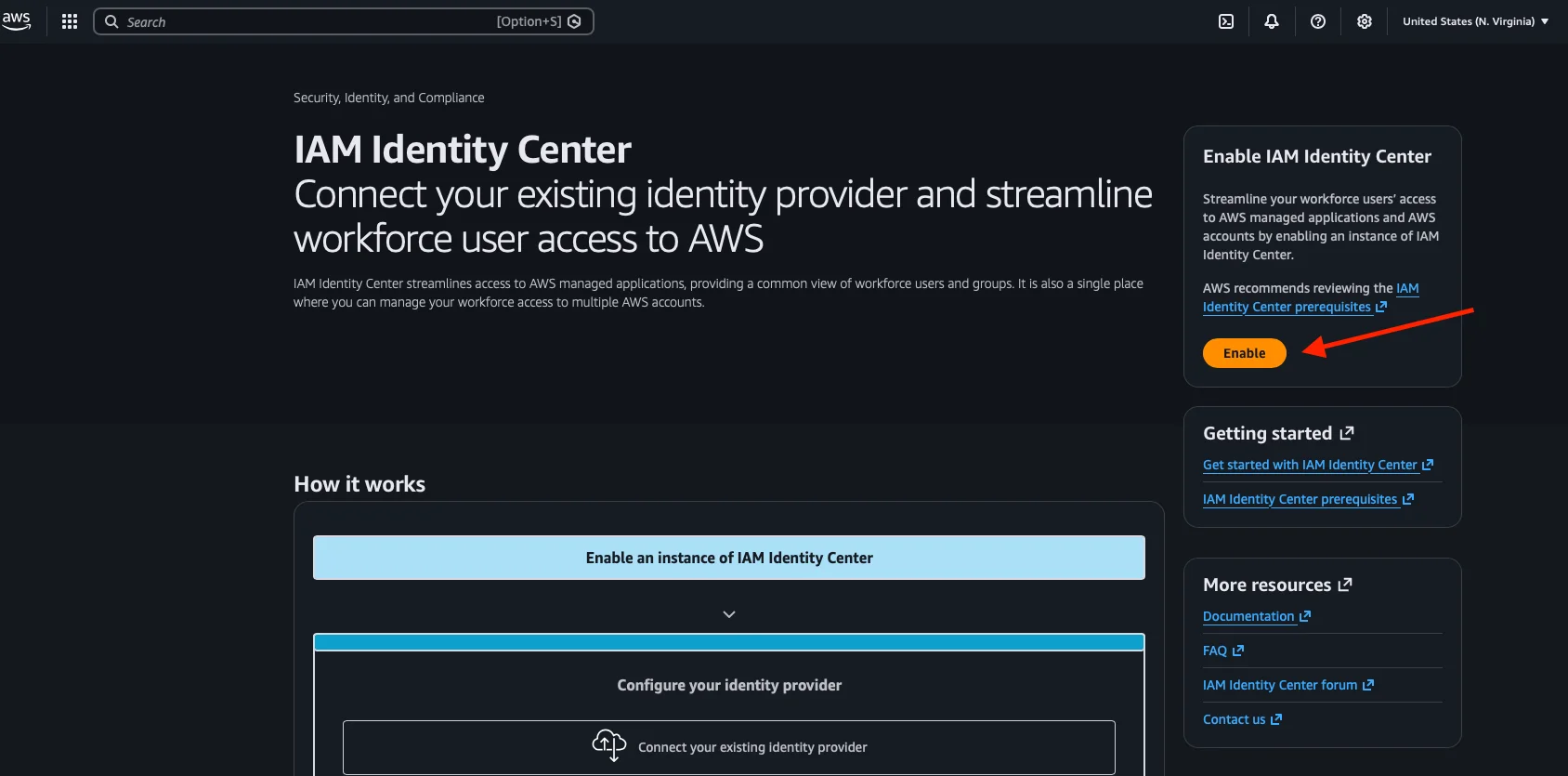 Página de IAM Identity Center con el botón Enable