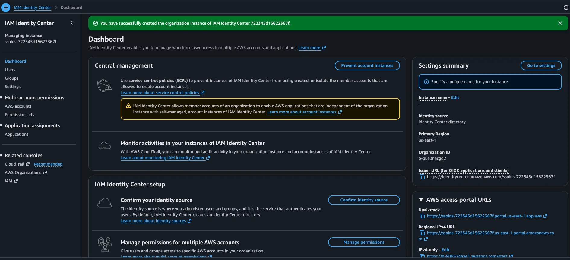 Dashboard de IAM Identity Center con el banner de instancia creada, la sección de setup y el resumen de settings