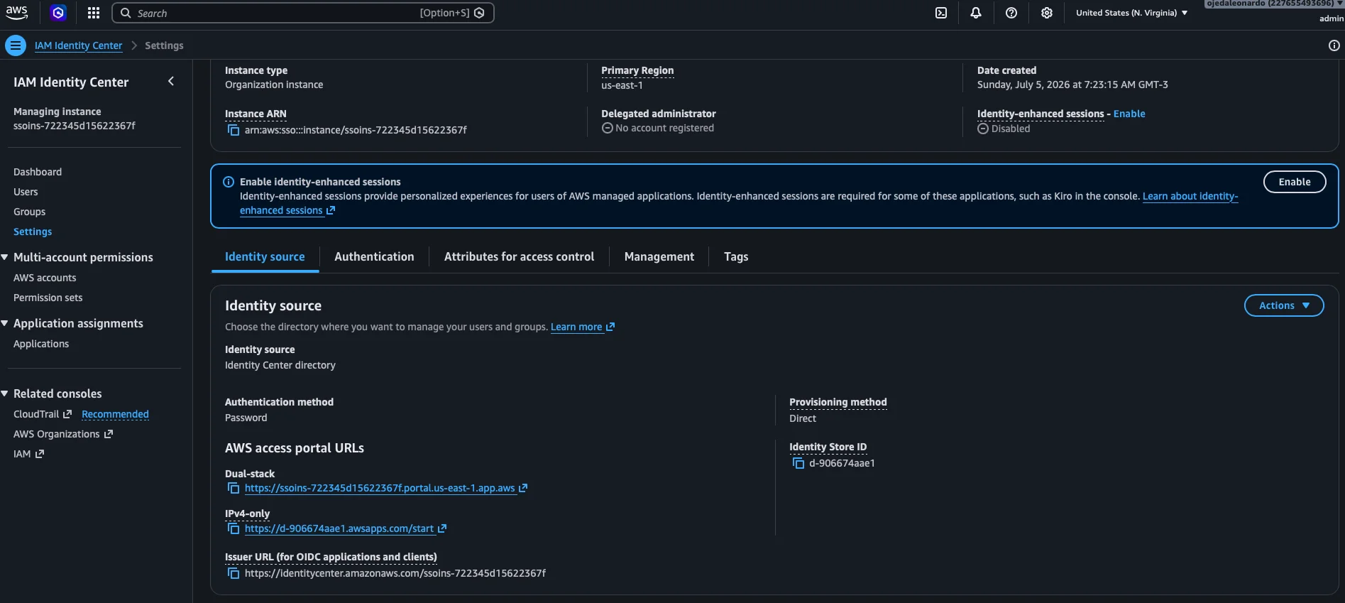 Configuración del origen de identidad mostrando Identity Center directory, autenticación por contraseña y provisioning directo
