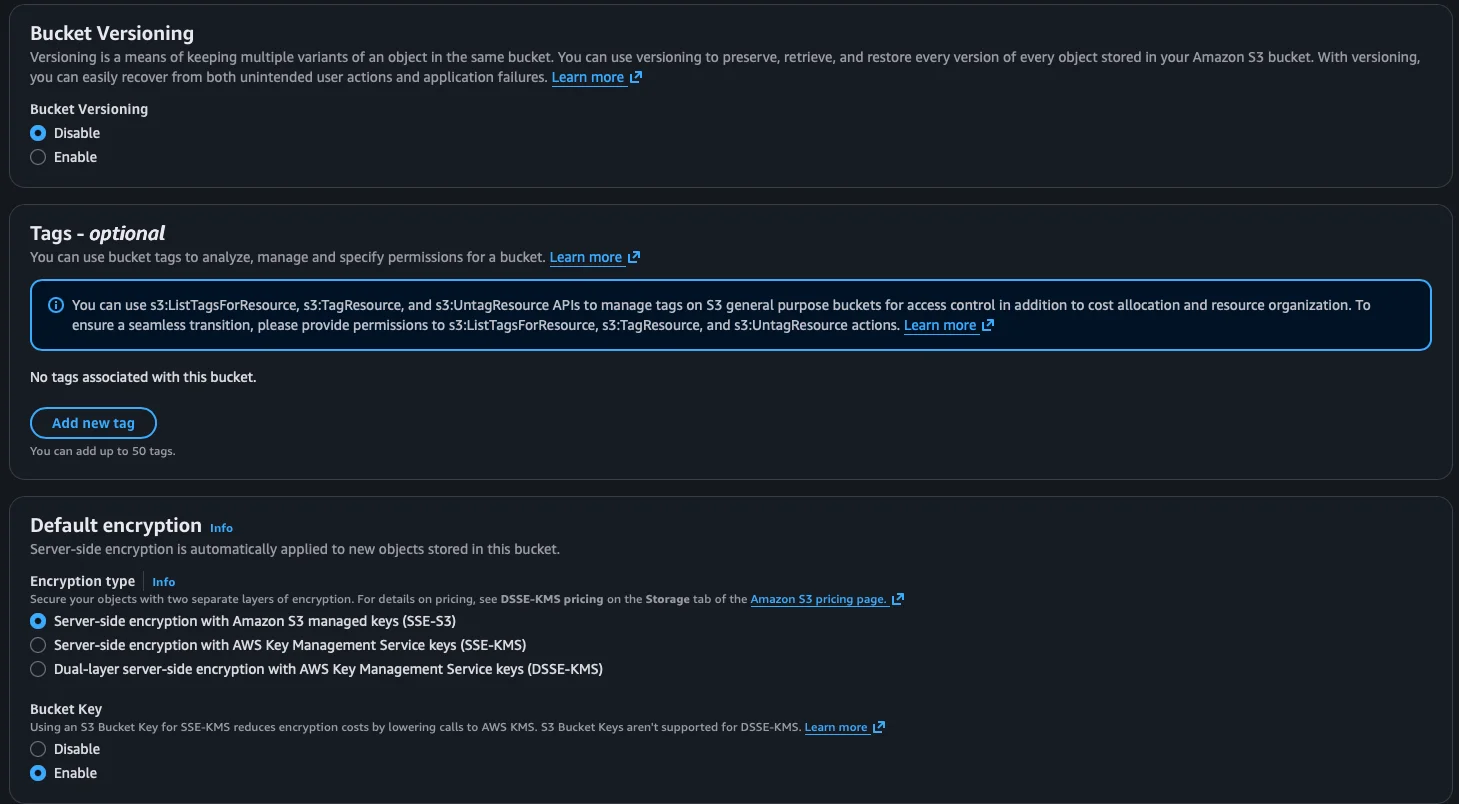 Opciones de Versioning, Tags y Default encryption