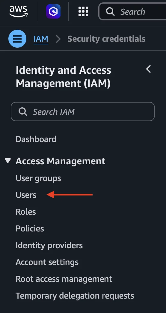 Menú lateral de IAM con la opción Users