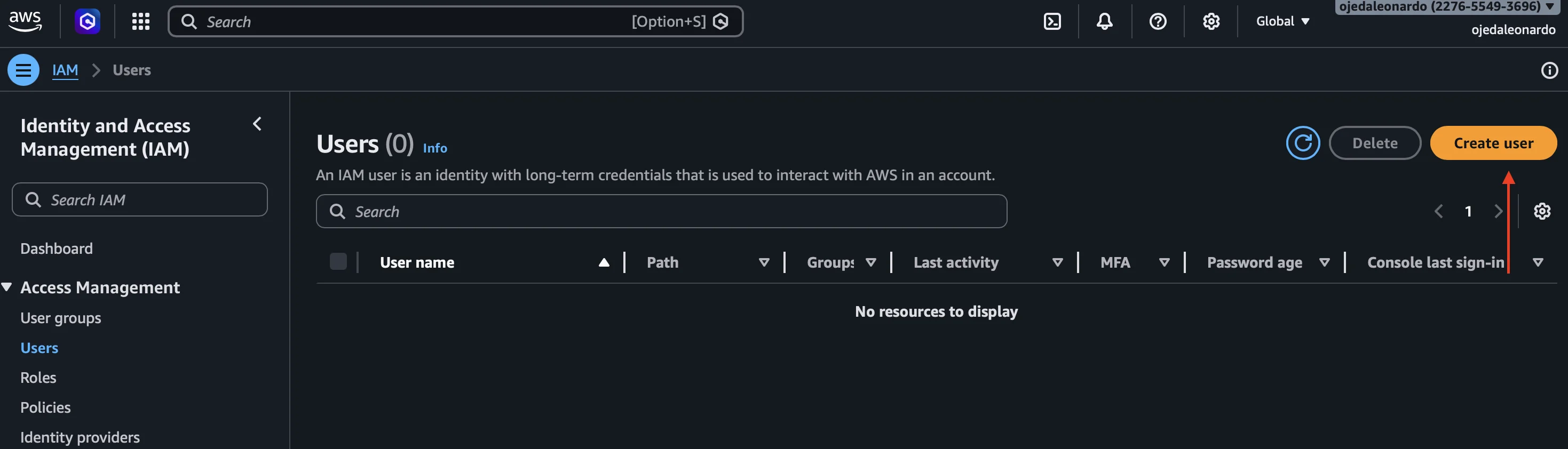 Lista de usuarios IAM con el botón Create user